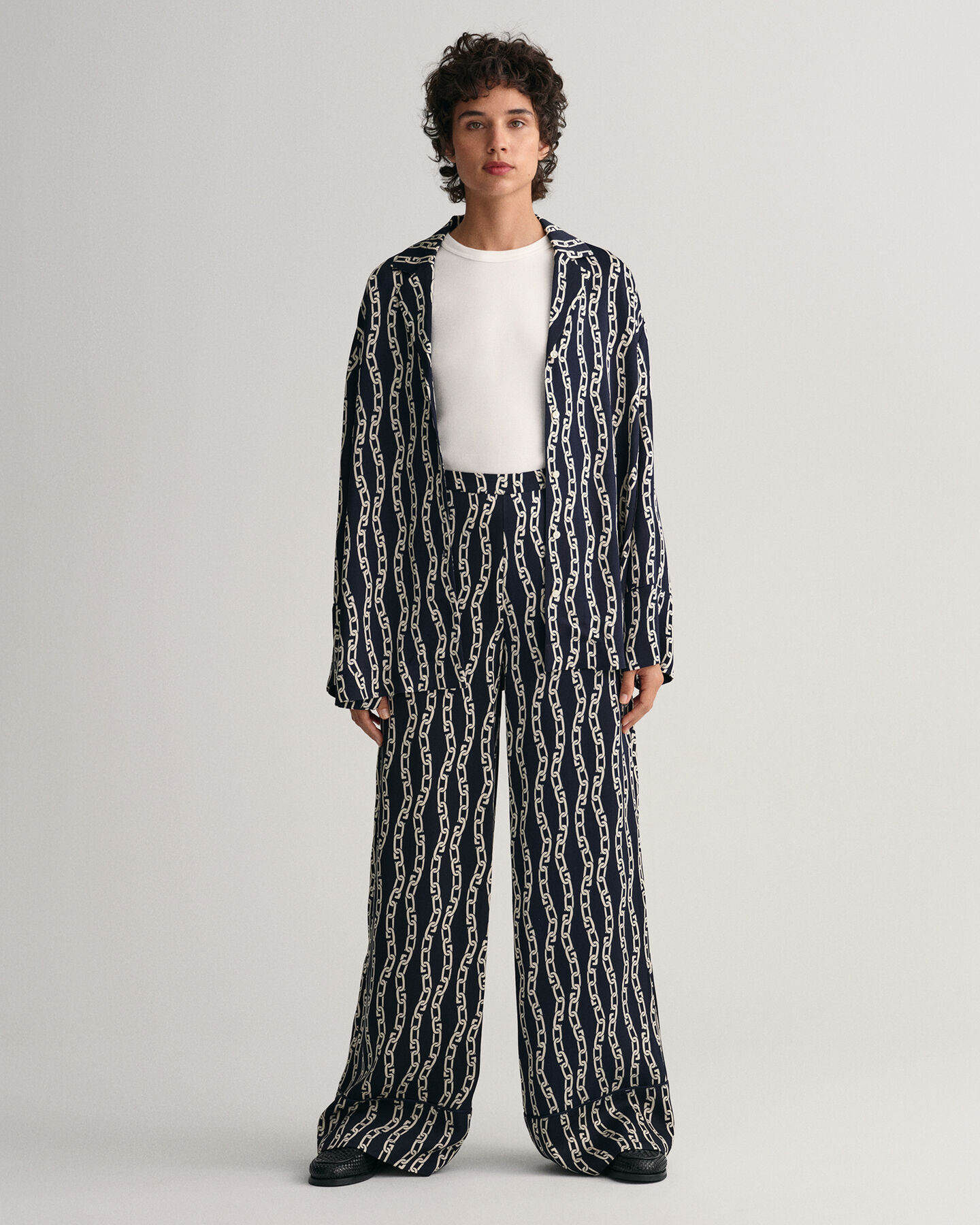 Leveälahkeiset printtikuvioiset Chain-housut