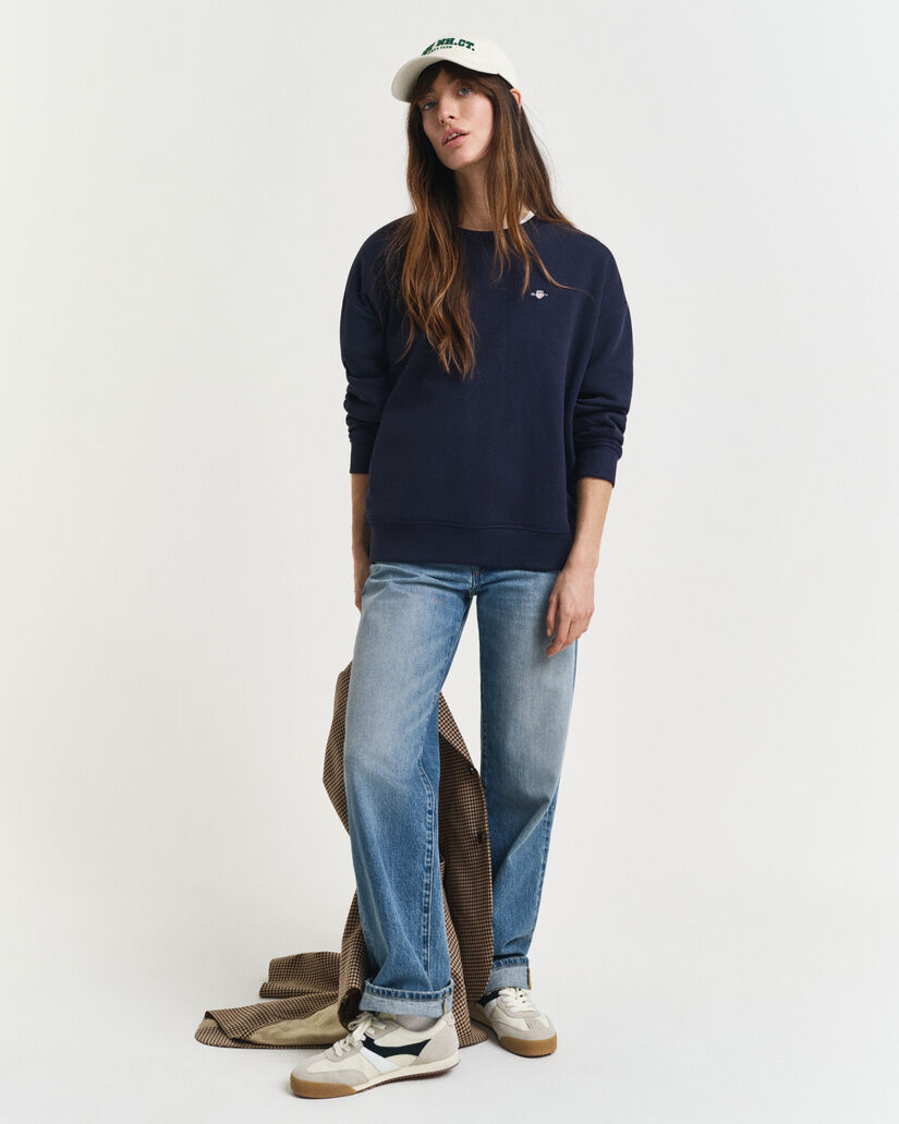 Shield-collegepaita, jossa pyöreä pääntie