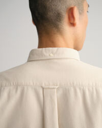 Regular fit ‑mitoitettu vakosamettipaita