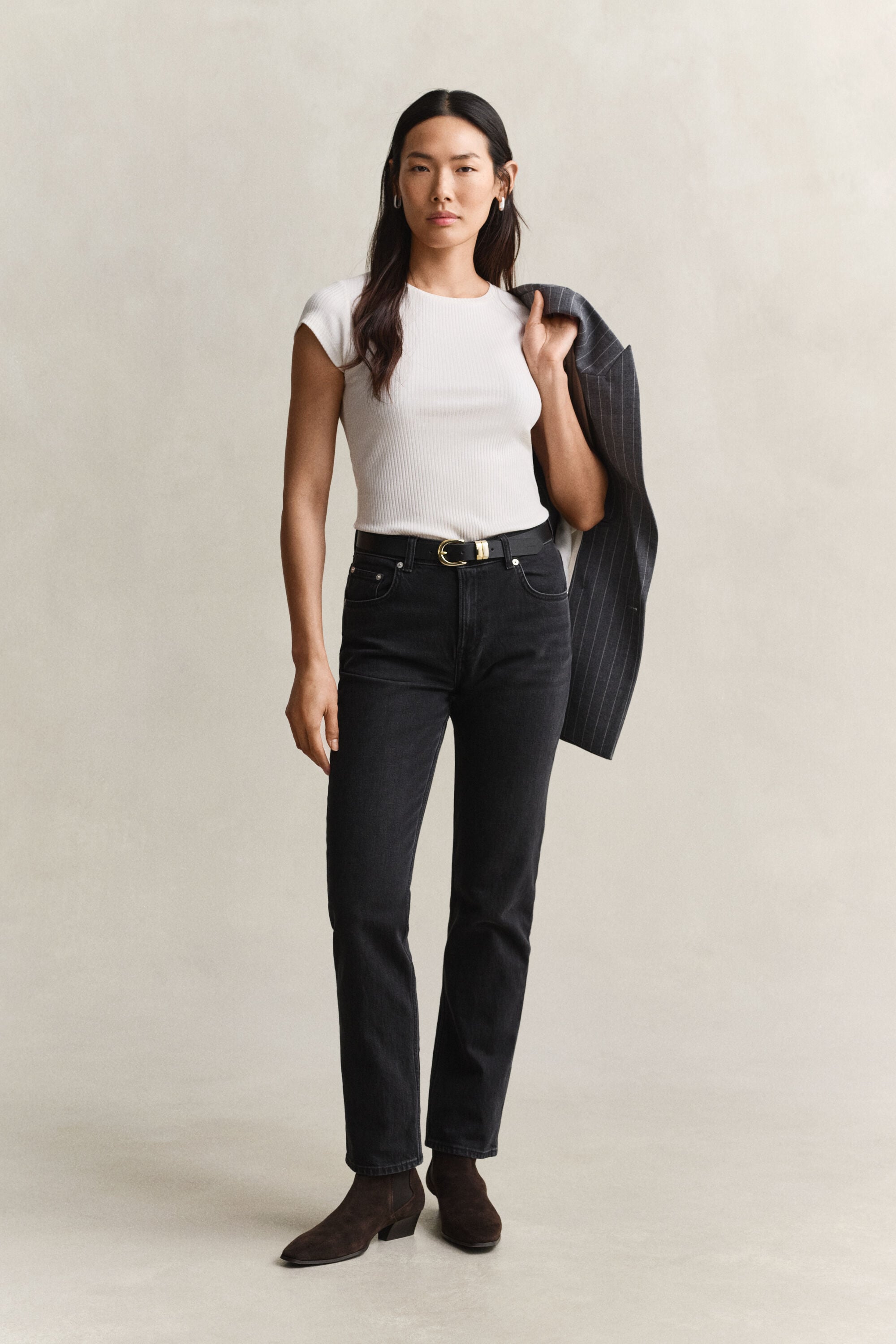 Slim fit -mitoitettu joustinneulottu t‑paita