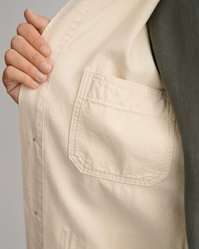 Valmiina v&auml;rj&auml;tty p&auml;&auml;llyspaita puuvilla-pellavaa