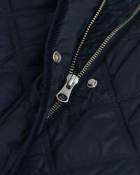 Vakosamettisomisteinen tikkitakki