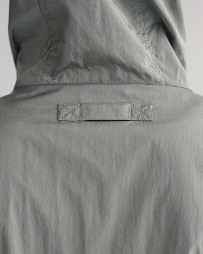 Nelitaskuinen hupputakki