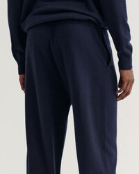 Neulotut collegehousut