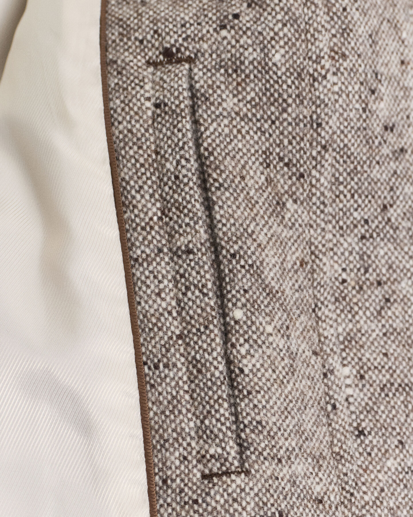 Villakangastakki kontrastivärisellä kauluksella