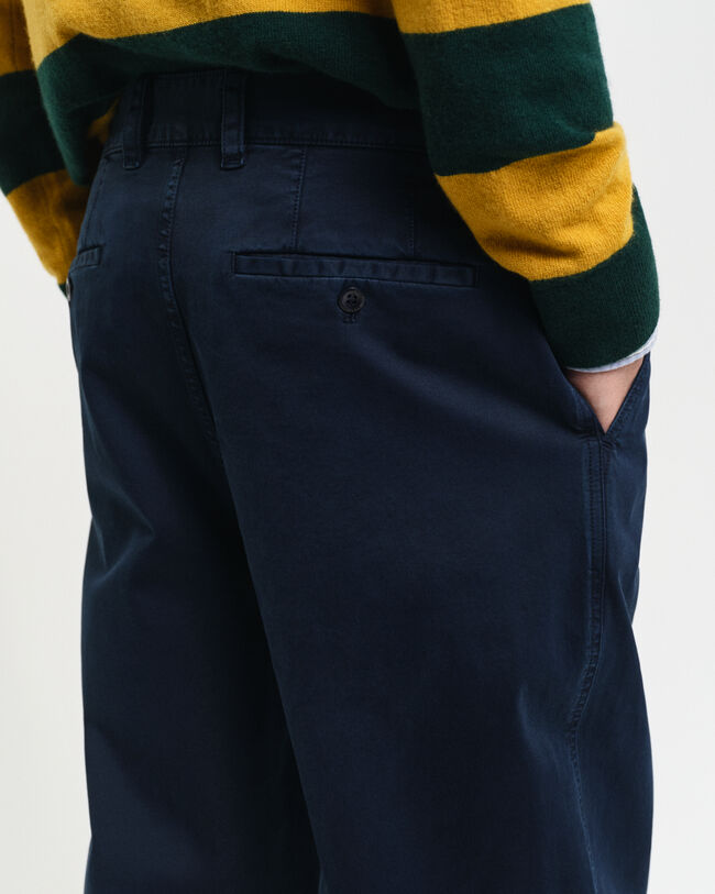 Relaxed&nbsp;fit ‑mitoitetut puuvillatvillichinot