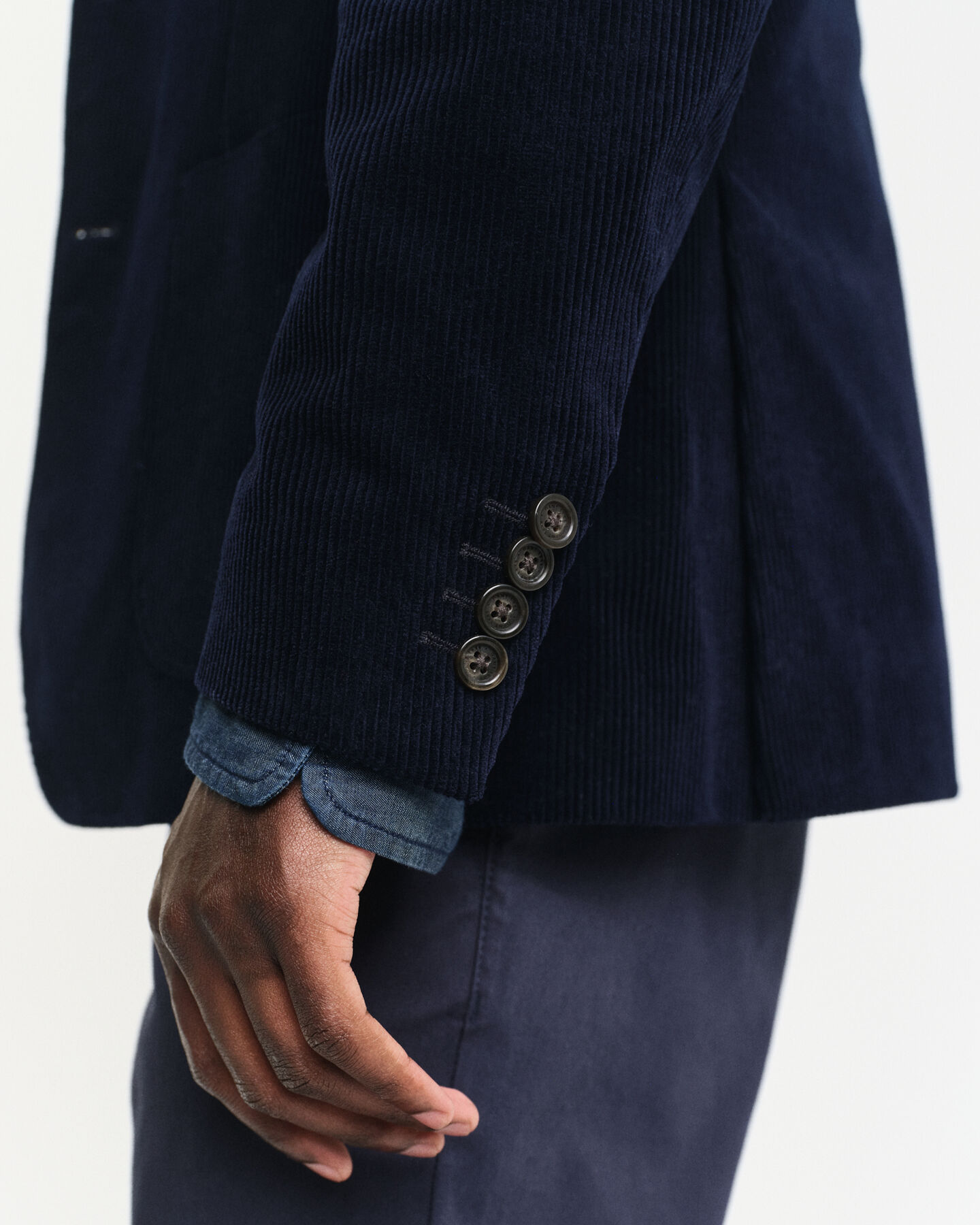 Slim fit ‑mitoitettu vakosamettinen puvuntakki