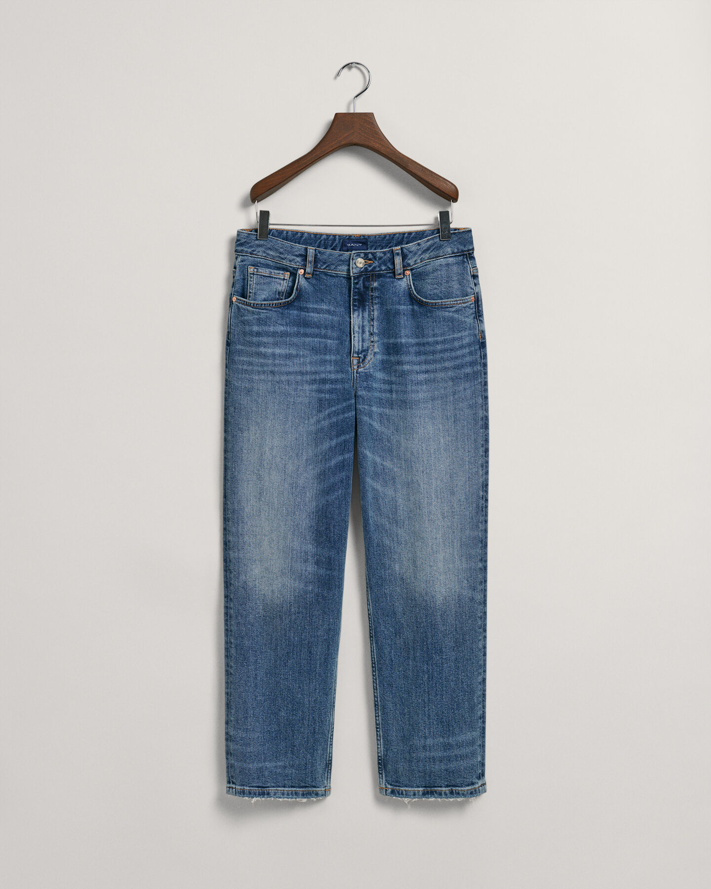 Relaxed fit ‑mitoitetut farkut