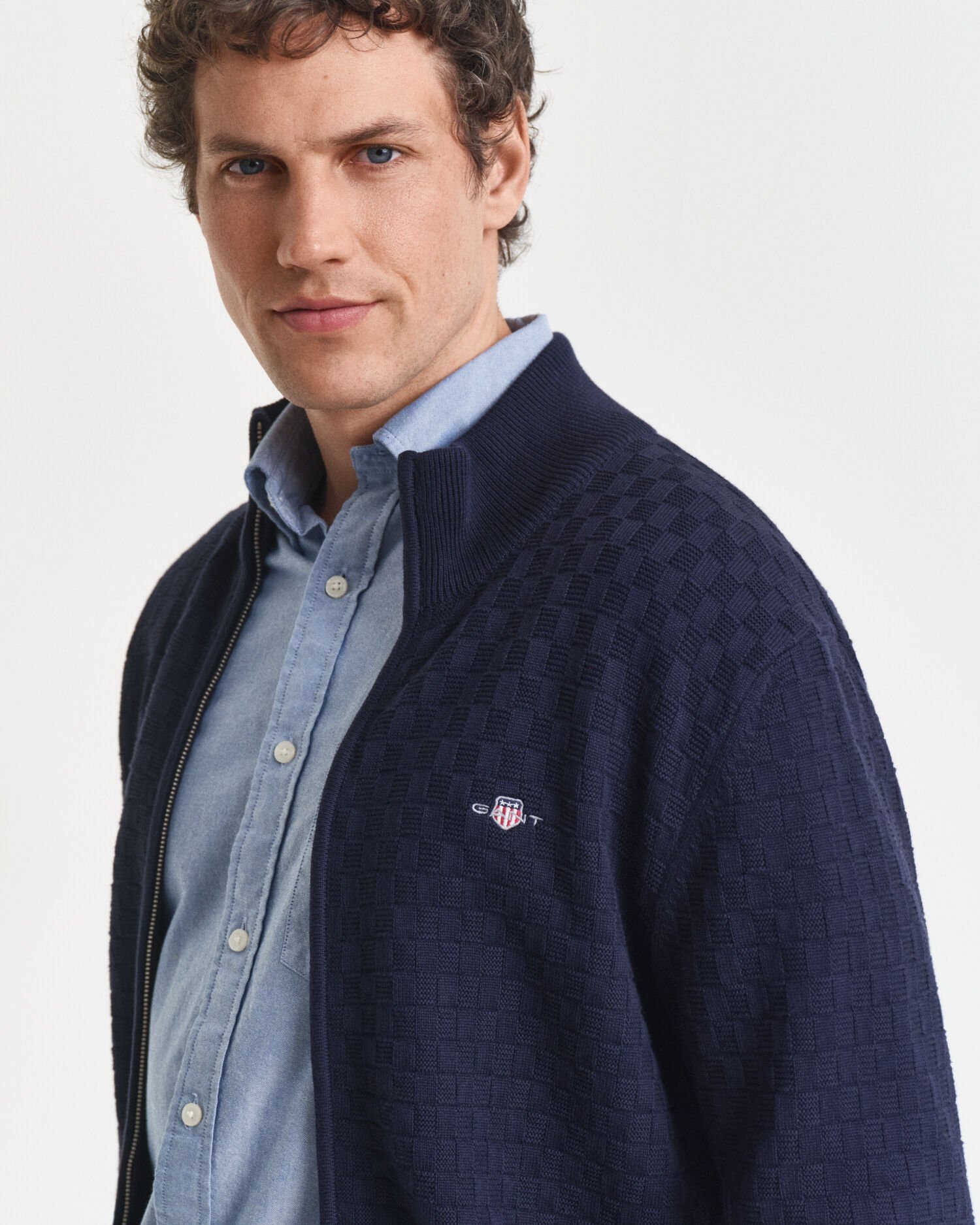 Kohopintainen vetoketjuneule