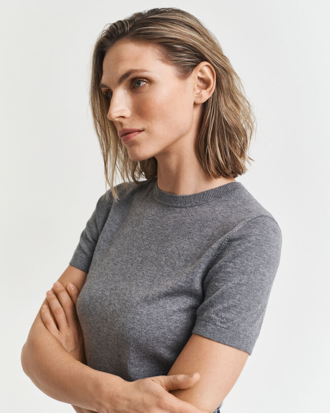 Kevyt lyhythihainen neulepusero, pyöreä pääntie