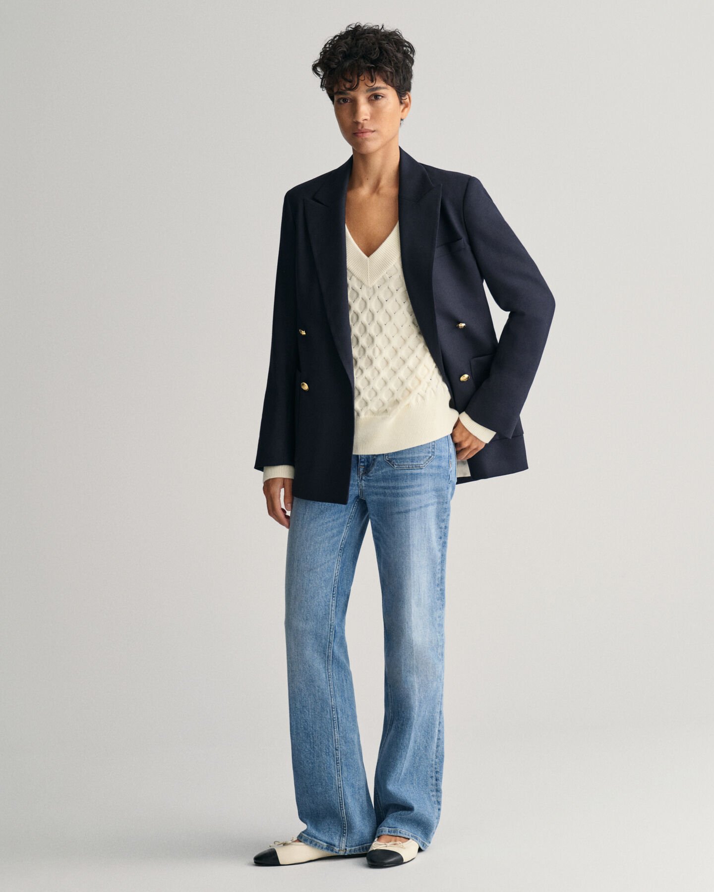 Kohopintainen v‑neulepusero