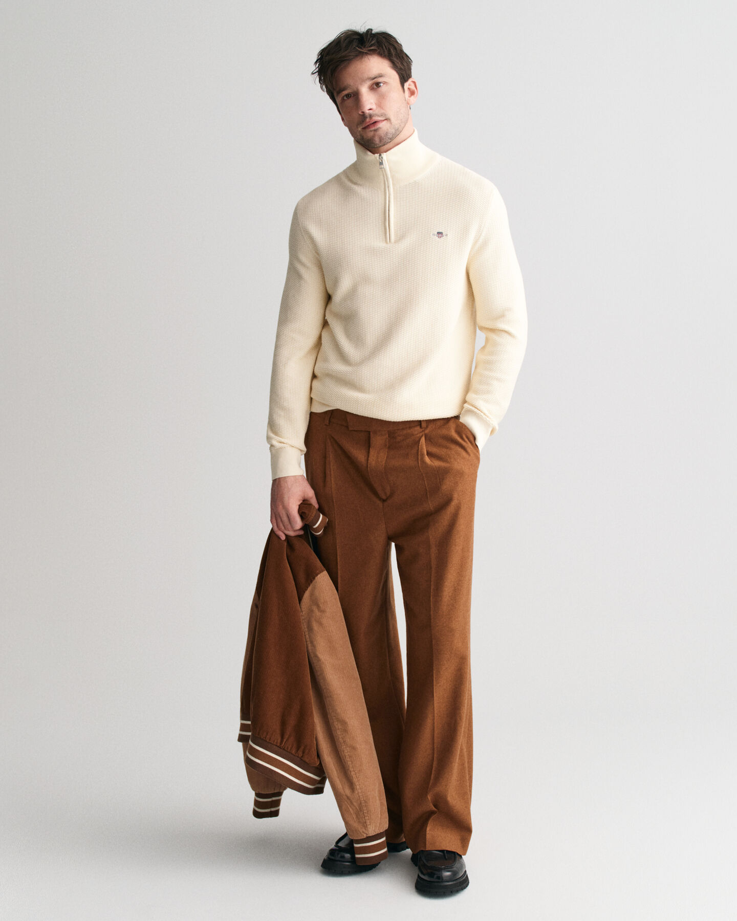 Kohopintainen puuvillaneulepusero, vetoketjukaulus