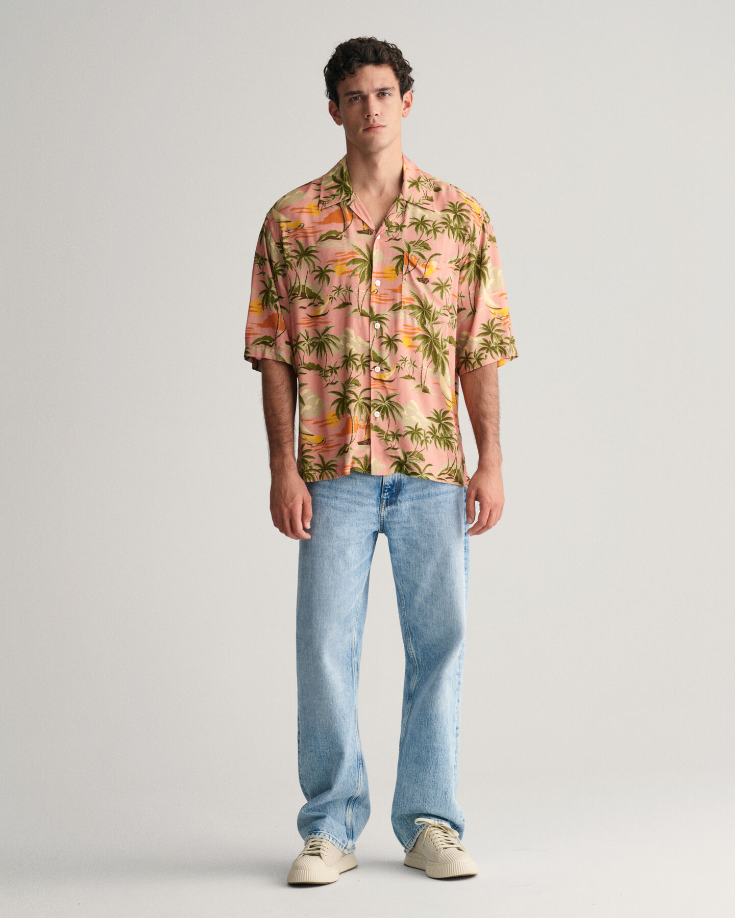 Relaxed fit ‑mitoitettu lyhythihainen Hawaiian Print -paita