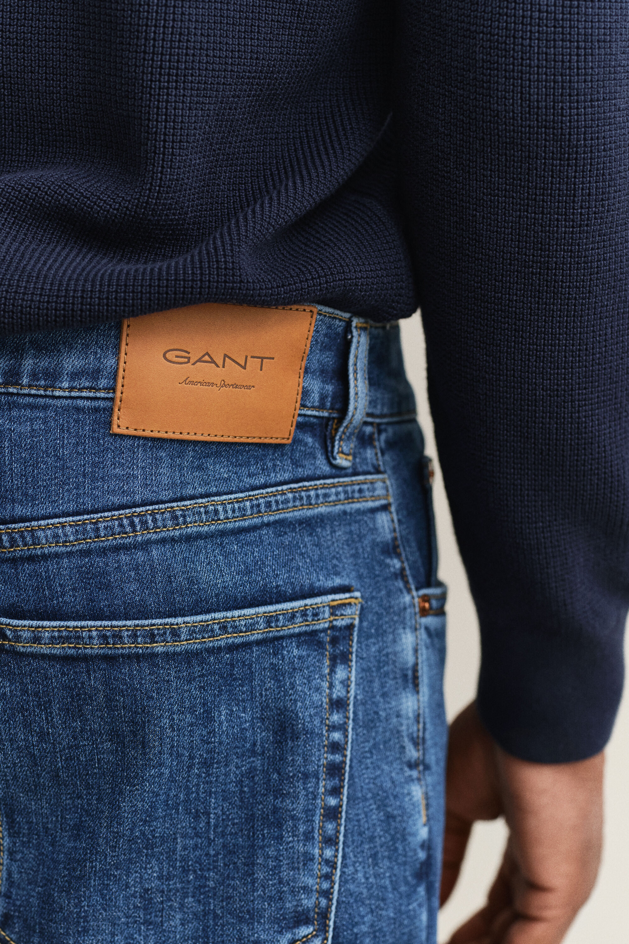 Regular fit ‑mitoitetut Clean Wash ‑farkut