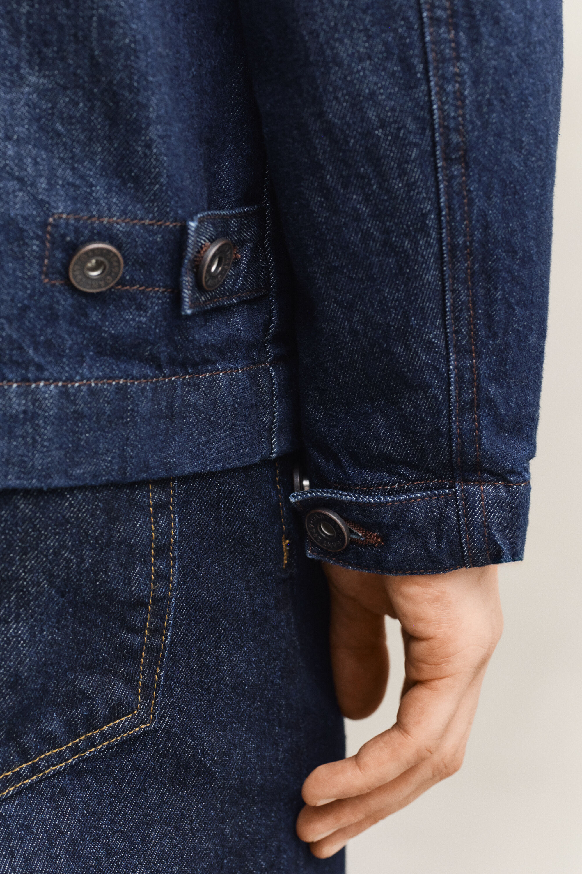 Indigonsininen työtakki