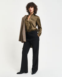 Regular fit ‑mitoitettu taskullinen paita