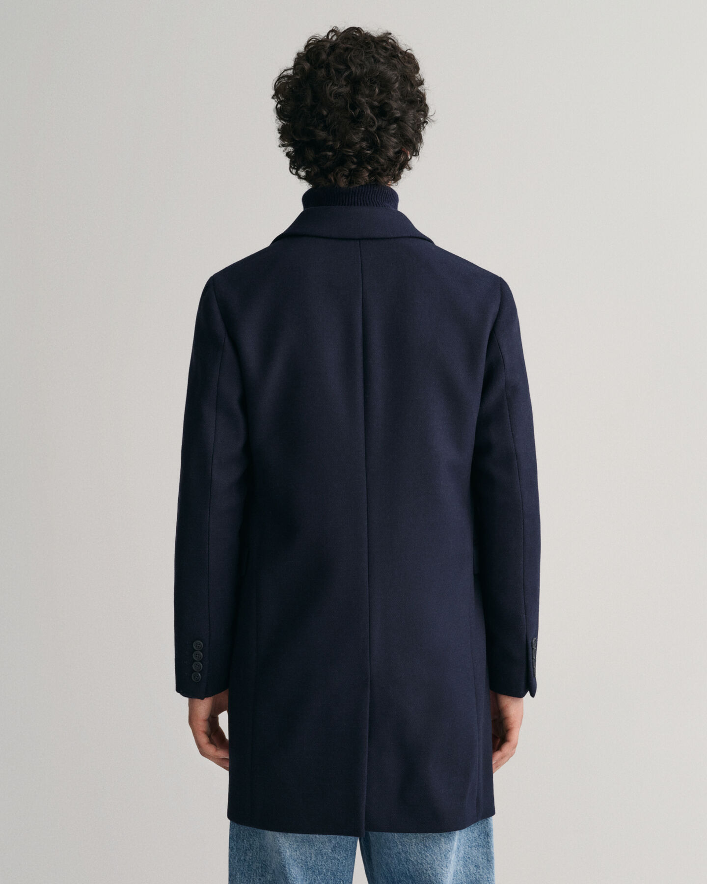 Hyvin istuva klassinen päällystakki villasta