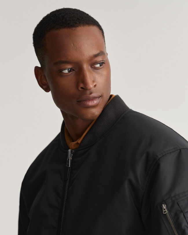 Pilottityylinen kääntötakki