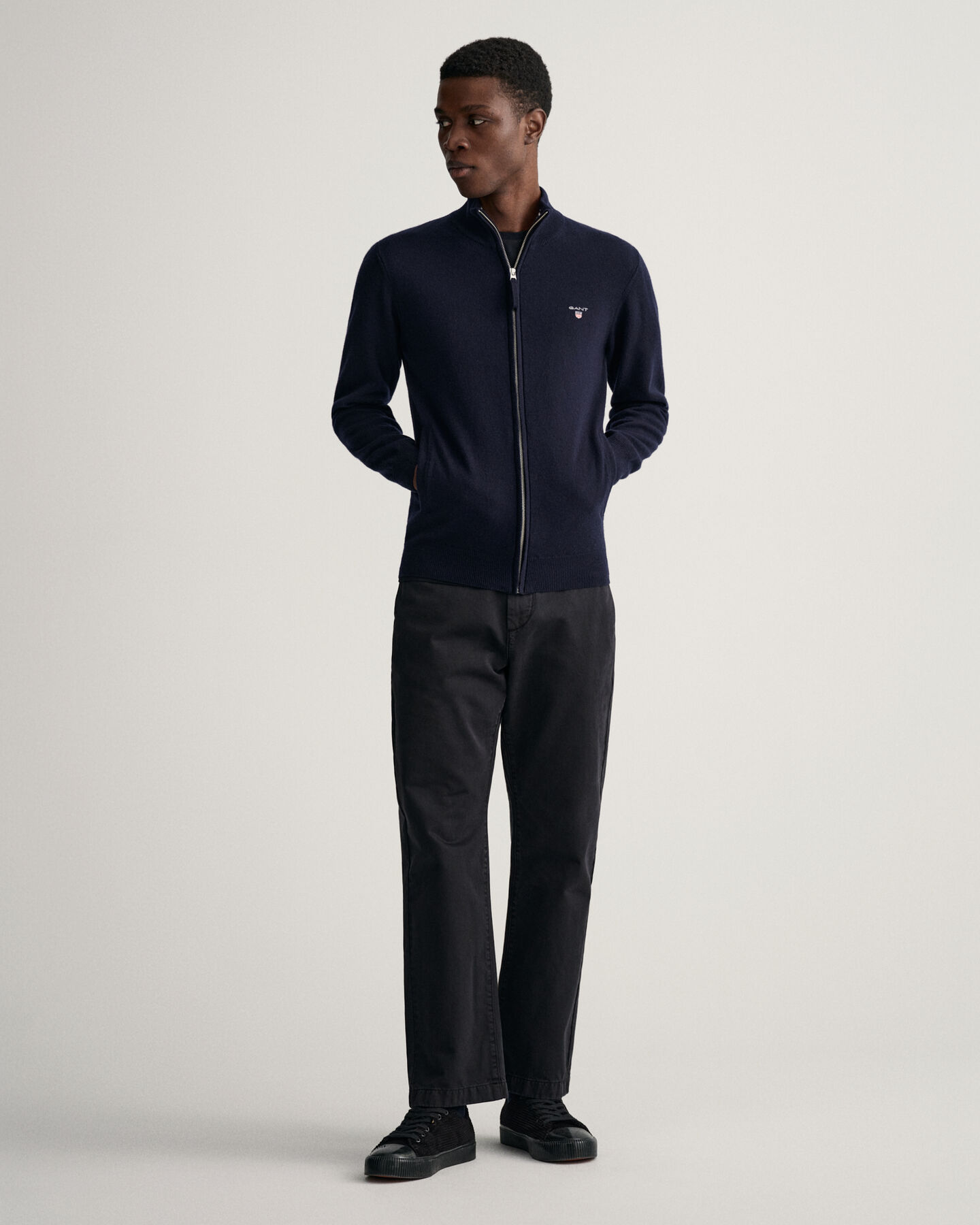 Vetoketjullinen neuletakki erittäin hienosta lampaanvillasta