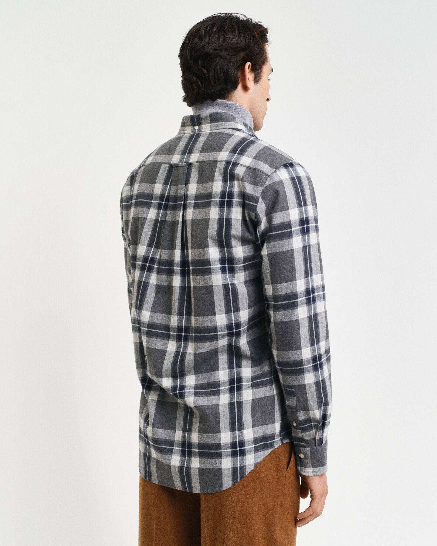 Regular&nbsp;fit ‑mitoitettu meleerattu skottiruudullinen paita