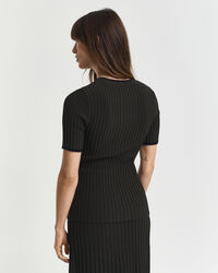 Lyhythihainen kontrastivärinen joustinneulepusero