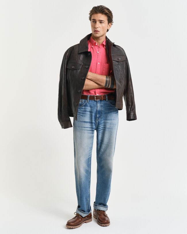 Regular&nbsp;fit ‑mitoitettu valmiina v&auml;rj&auml;tty lyhythihainen pellavapaita