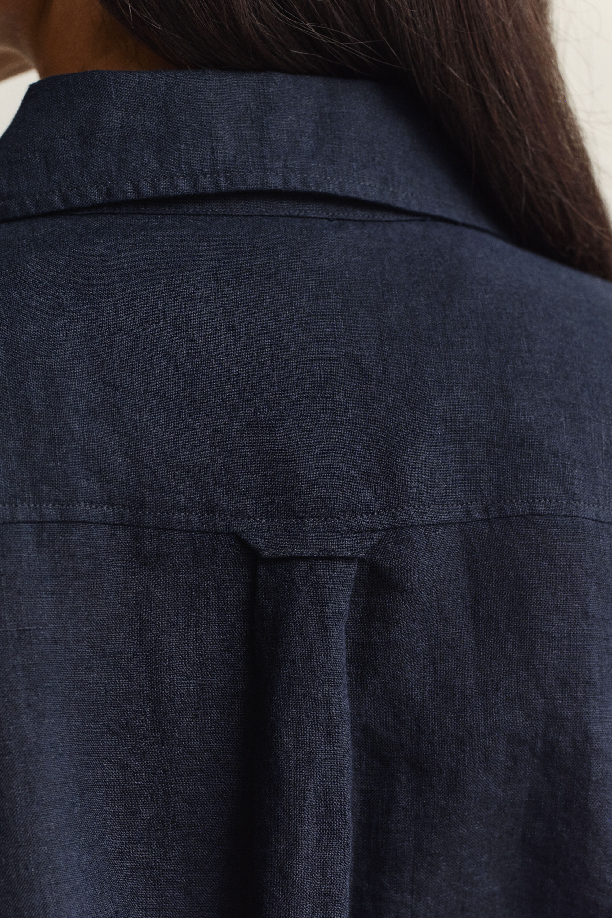 Relaxed fit ‑mitoitettu pellavapaita