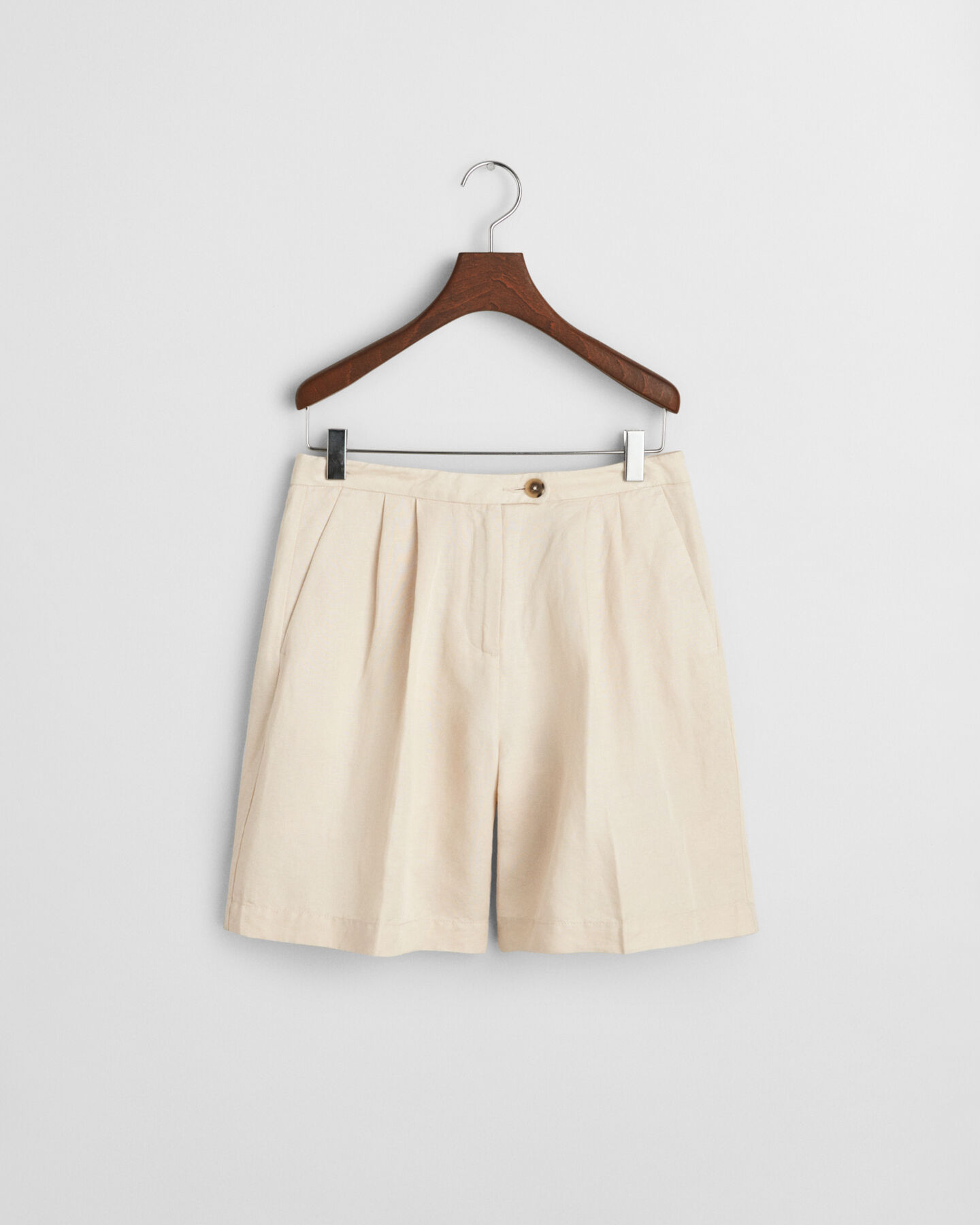 Hyvin istuvat pellavashortsit