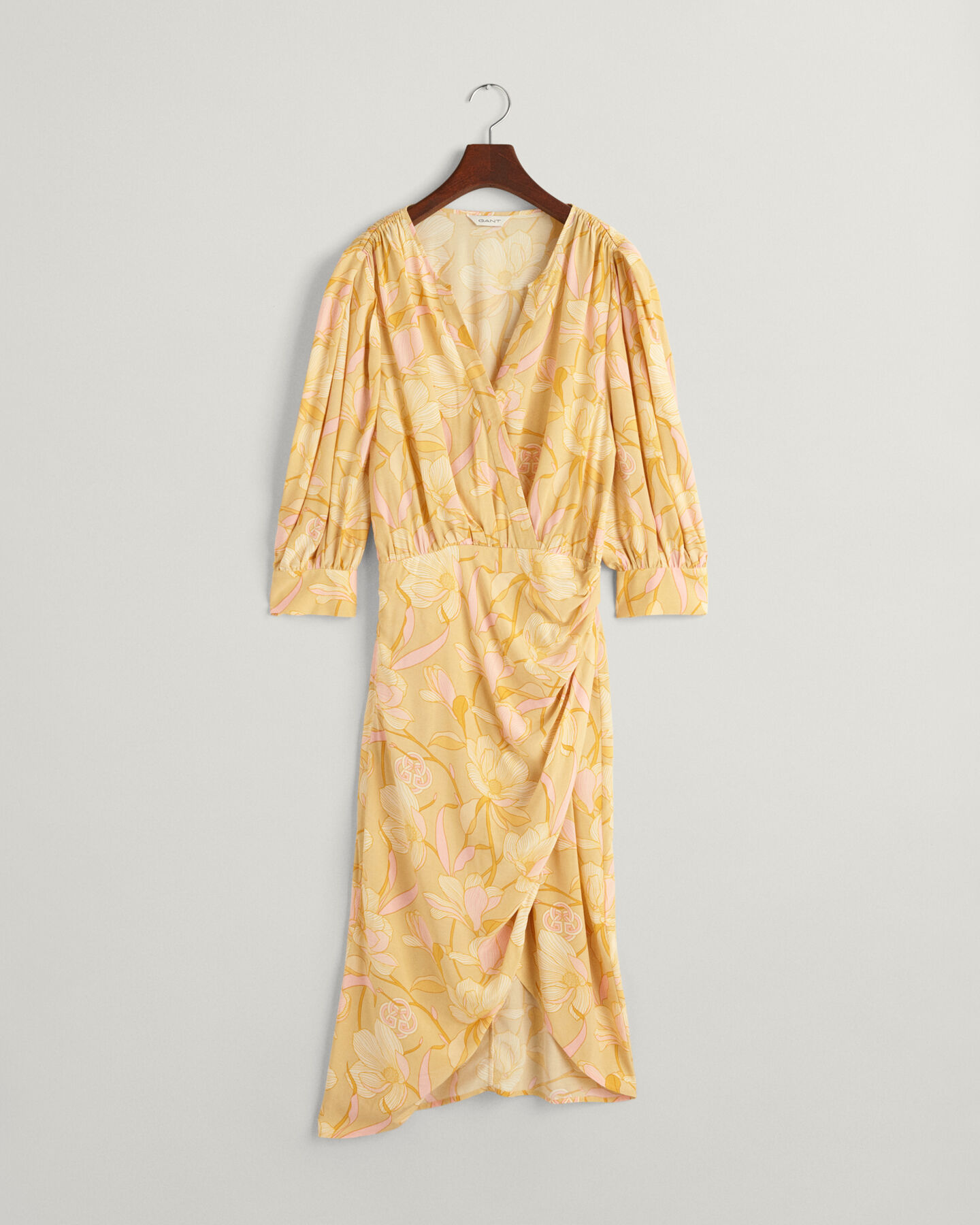 Regular fit ‑mitoitettu Magnolia Print ‑kietaisumekko