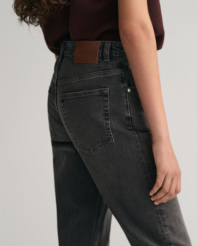 Vajaamittaiset suoralahkeiset farkut