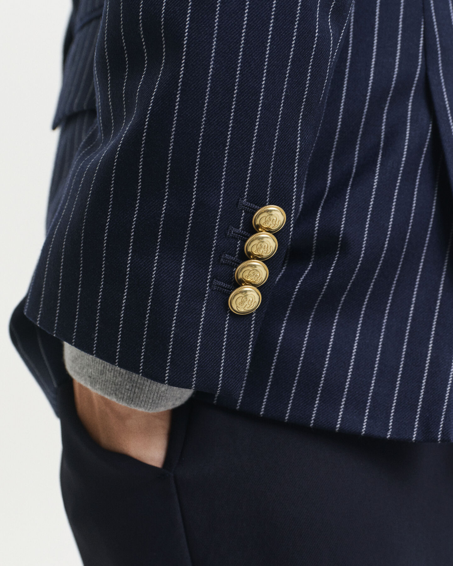 Regular fit ‑mitoitettu liituraidallinen klubitakki