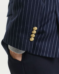 Regular fit ‑mitoitettu liituraidallinen klubitakki