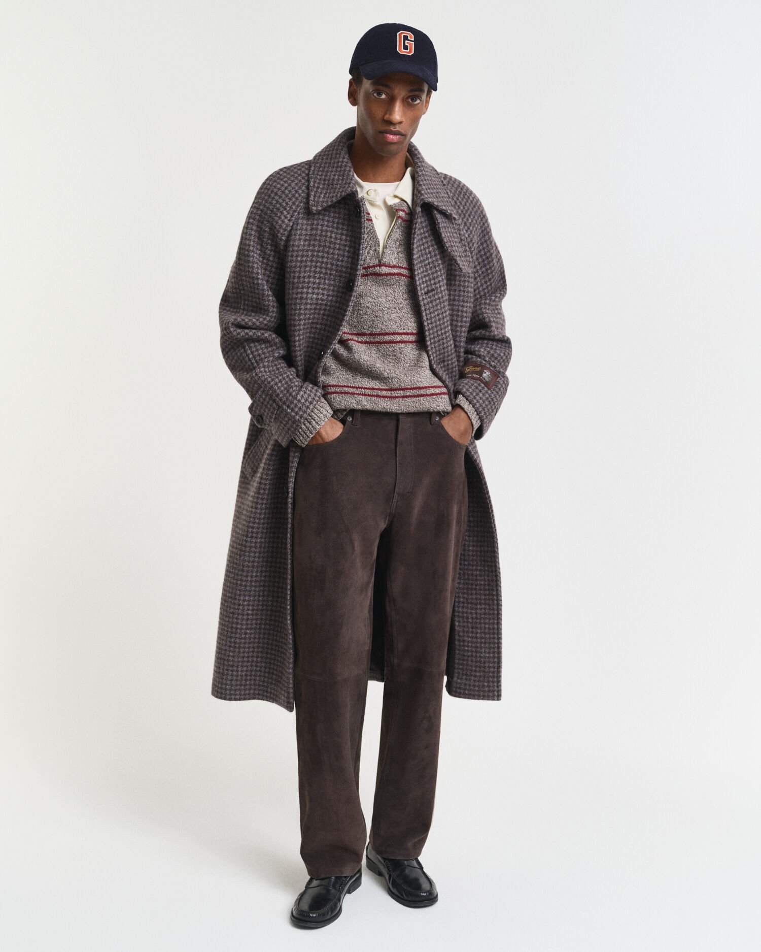 Straight fit ‑mitoitetut mokkanahkafarkut