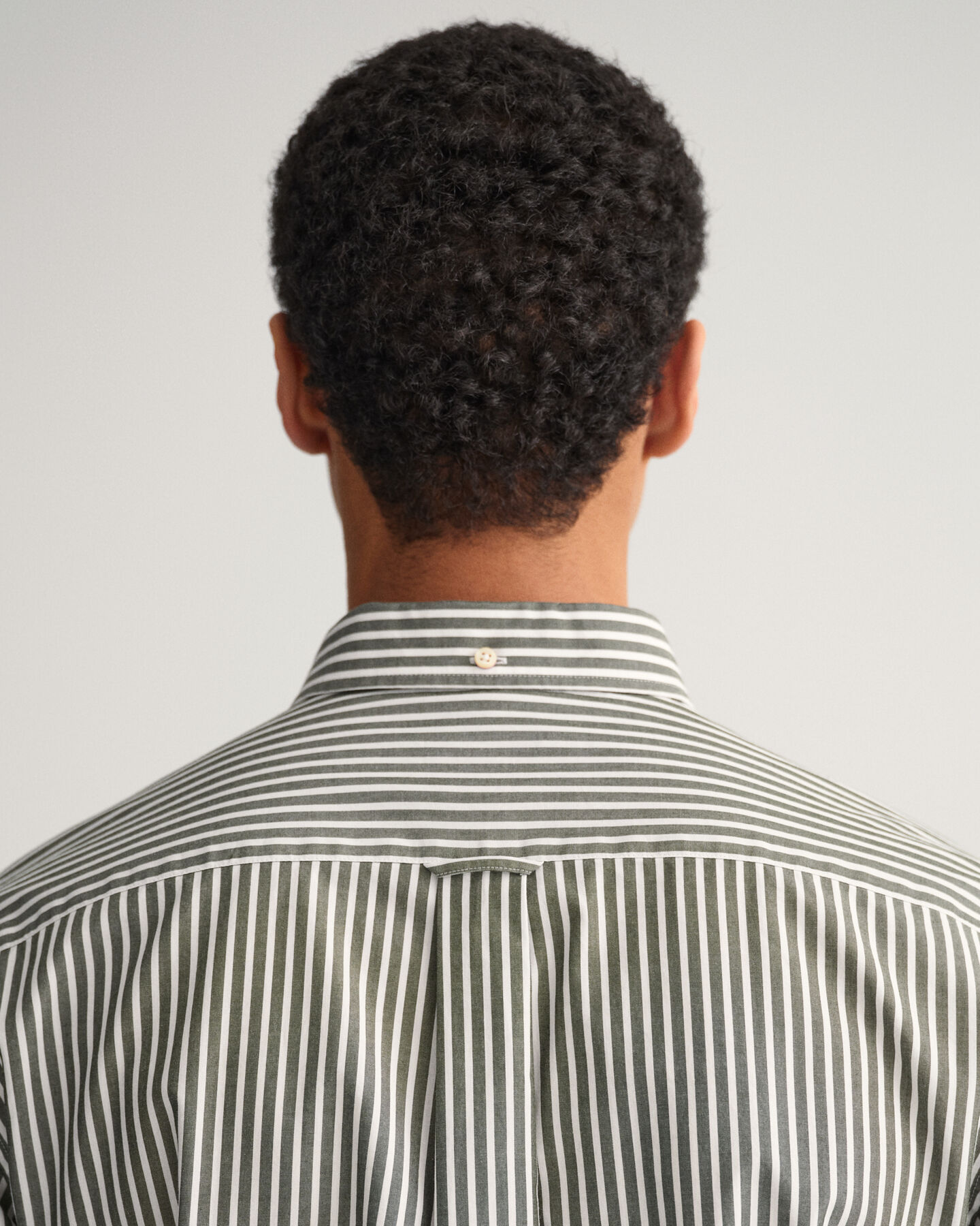 Regular&nbsp;fit ‑mitoitettu raidallinen paita broadcloth-kankaasta