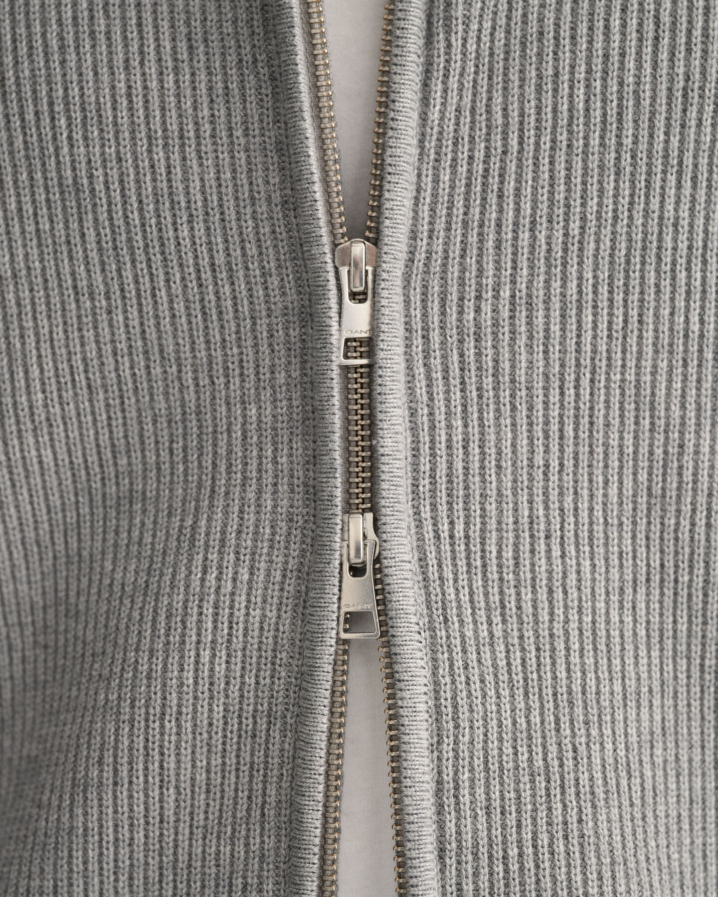 Texture-joustinneuletakki vetoketjulla