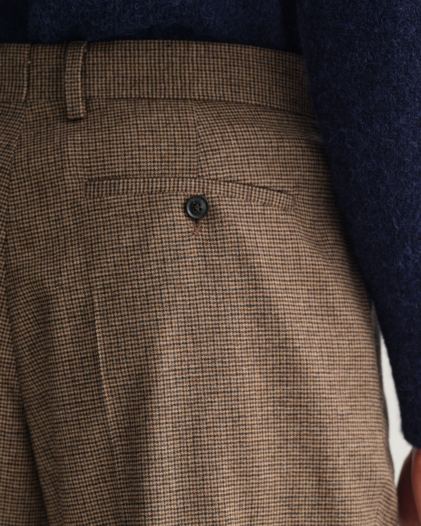 Kukonaskelkuvioiset puvunhousut