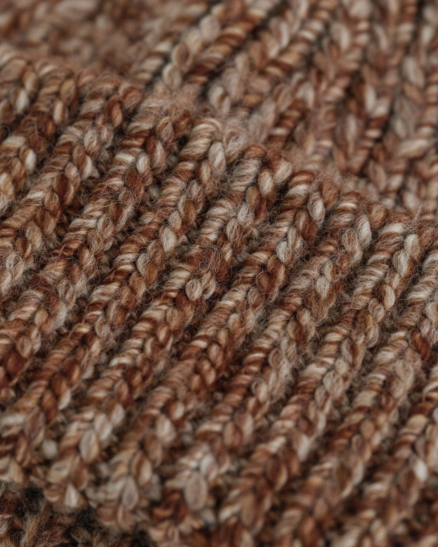 Meleerattu joustinneulottu villapipo