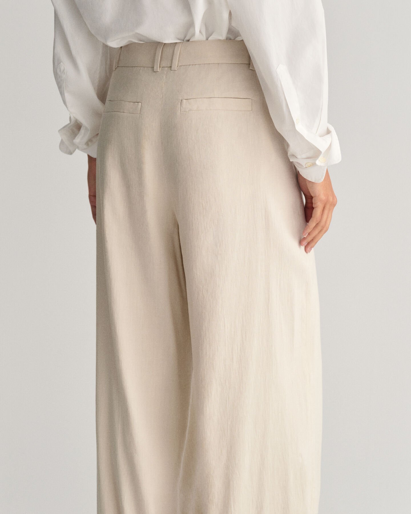 Relaxed fit ‑mitoitetut huolitellut joustopellavahousut