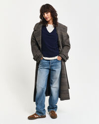 V‑neulepusero eritt&auml;in hienoa lampaanvillaa