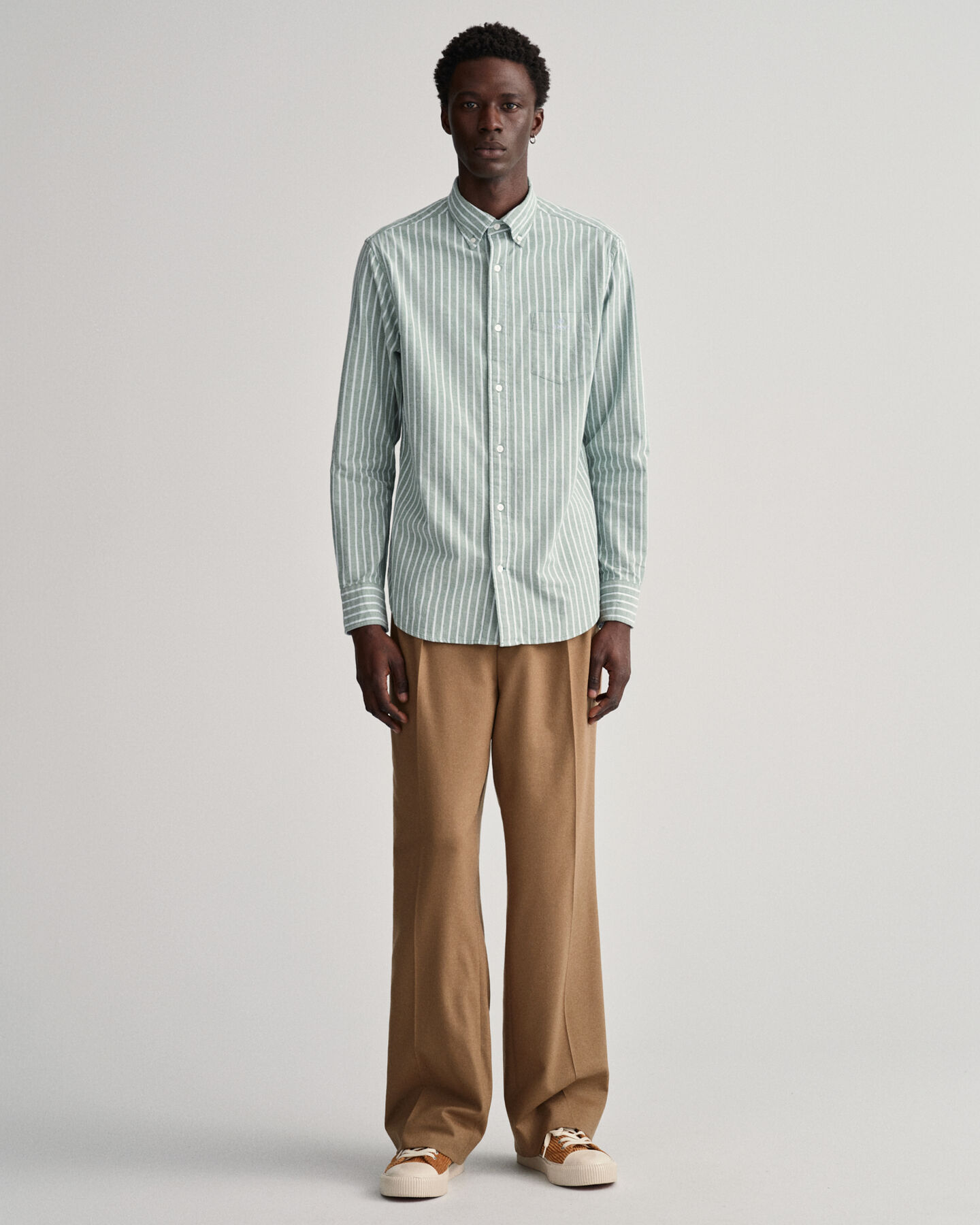 Regular&nbsp;fit ‑mitoitettu kevyt oxford-raitapaita