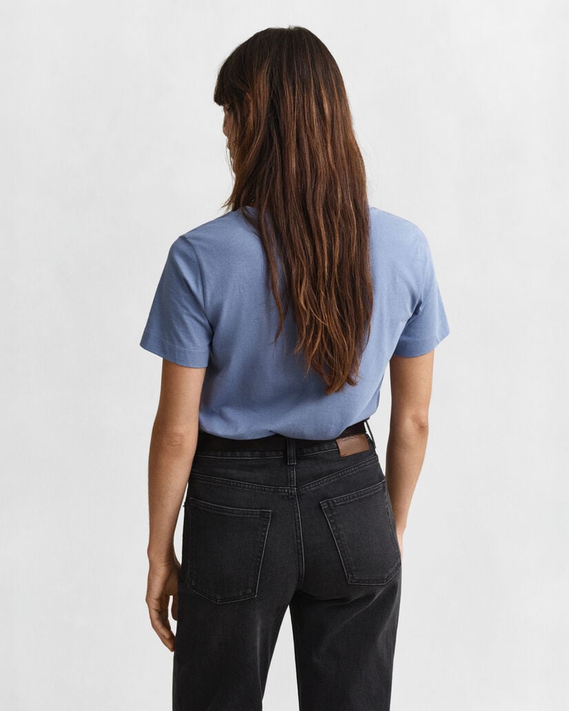 Shield-t‑paita, jossa v-pääntie