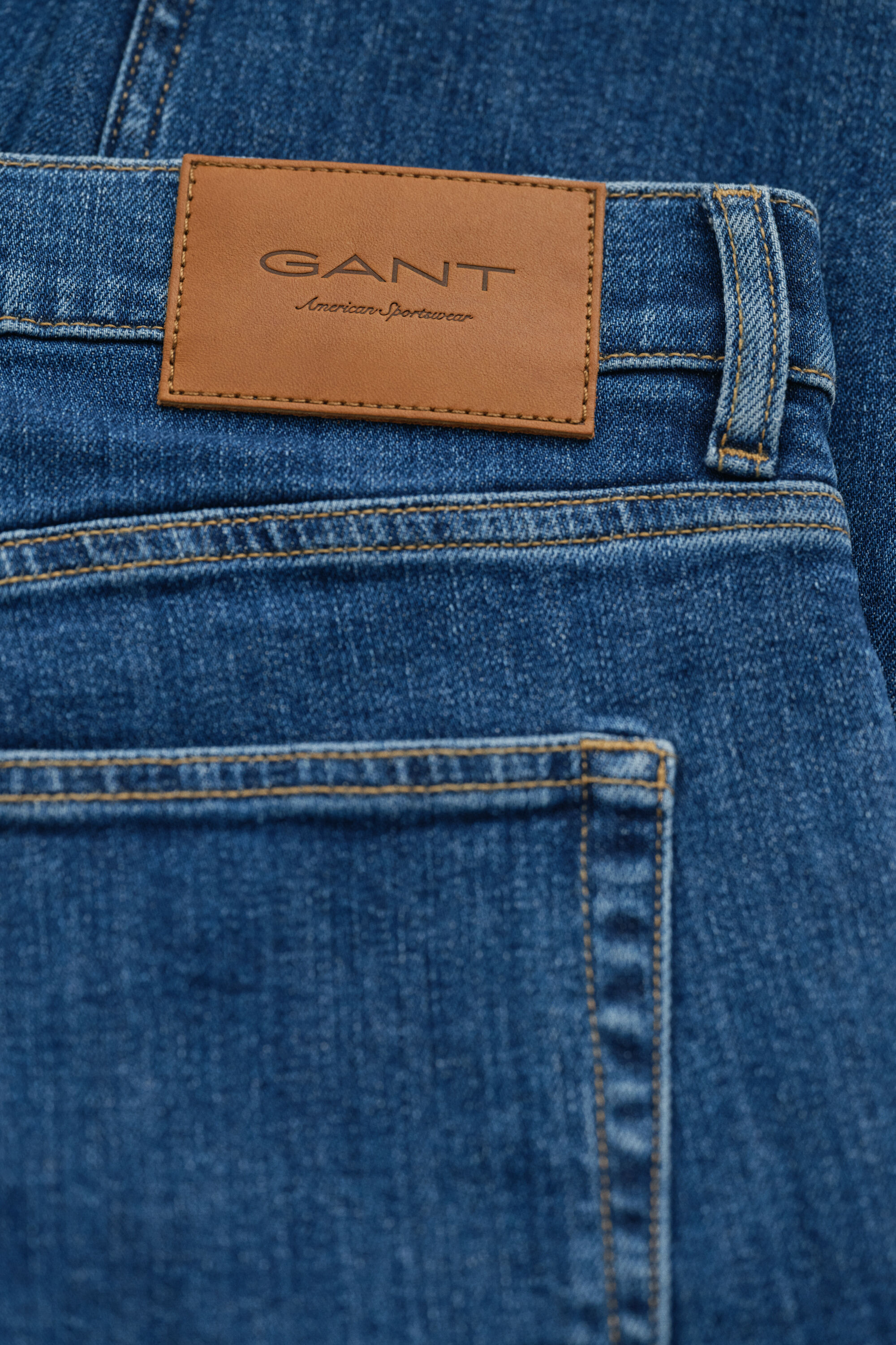 Slim fit ‑mitoitetut Clean Wash ‑farkut