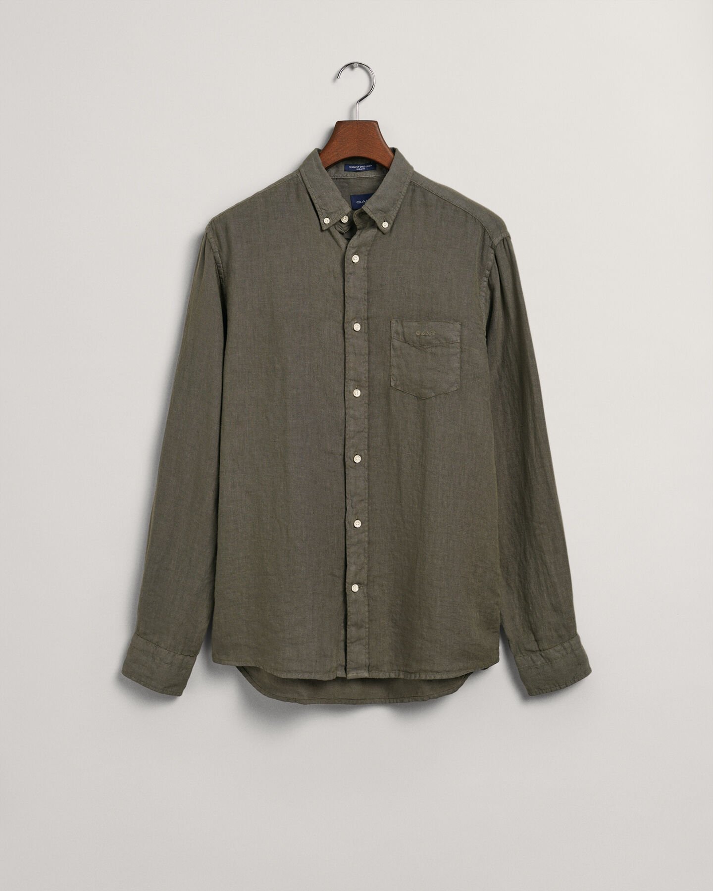 Regular&nbsp;fit ‑mitoitettu valmiina v&auml;rj&auml;tty pellavapaita