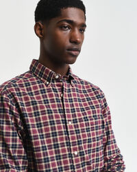 Regular fit ‑mitoitettu ruutupaita kevyestä tvillistä