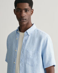 Regular&nbsp;fit ‑mitoitettu lyhythihainen pellavapaita