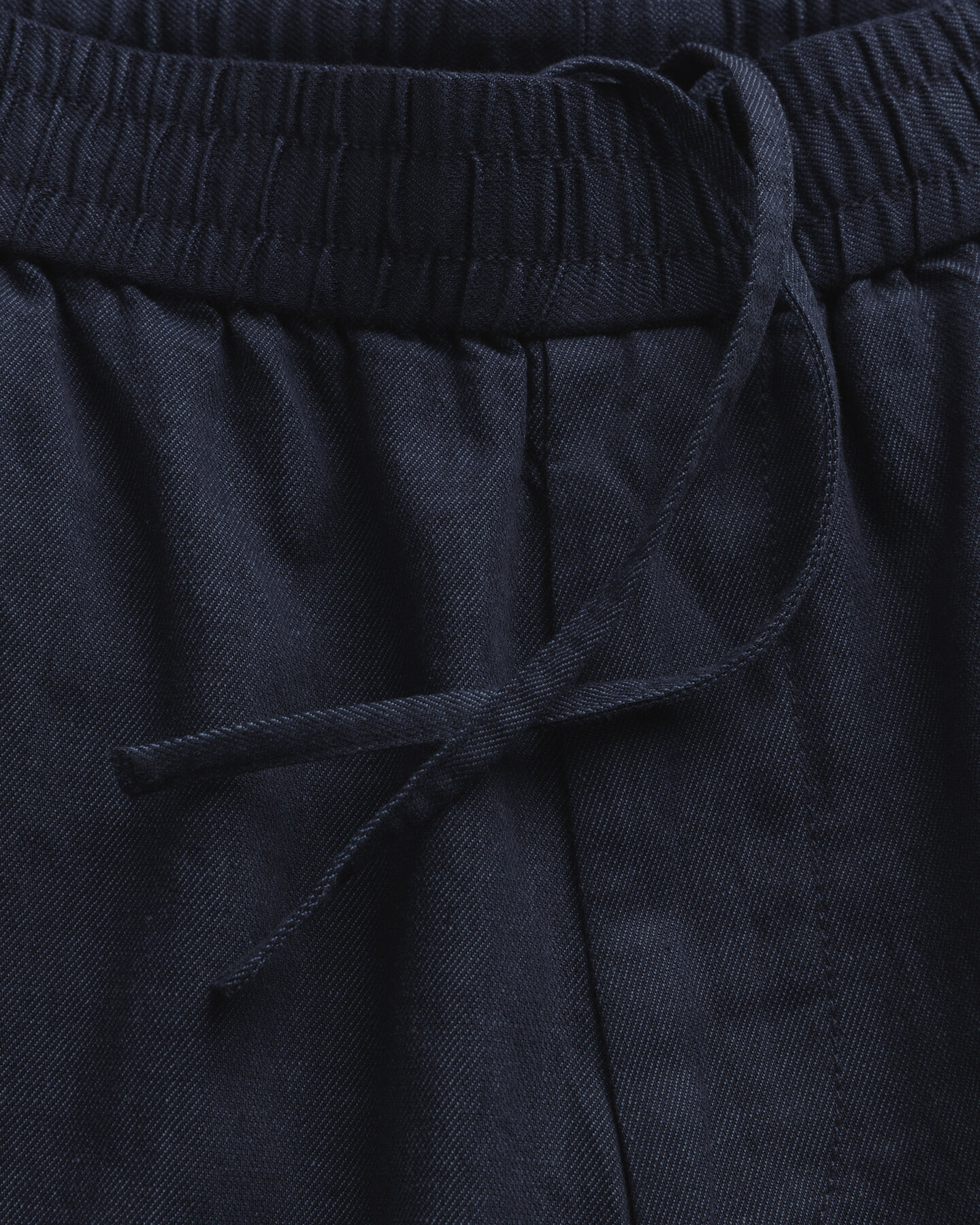 Kiristysnauhalliset shortsit