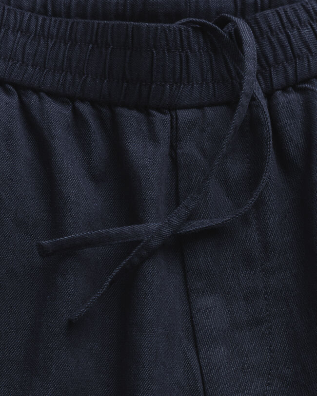 Kiristysnauhalliset shortsit