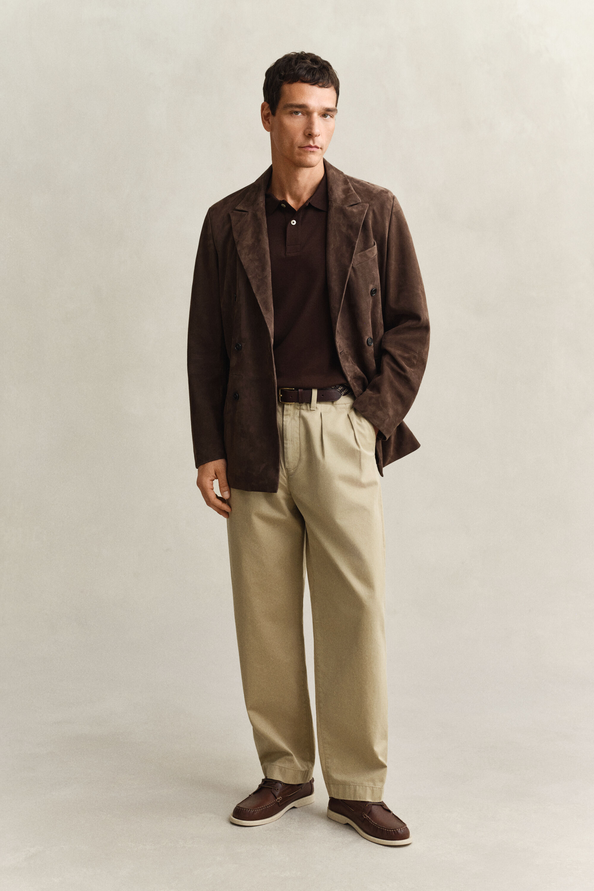 Pikeepaita collegeneulosta