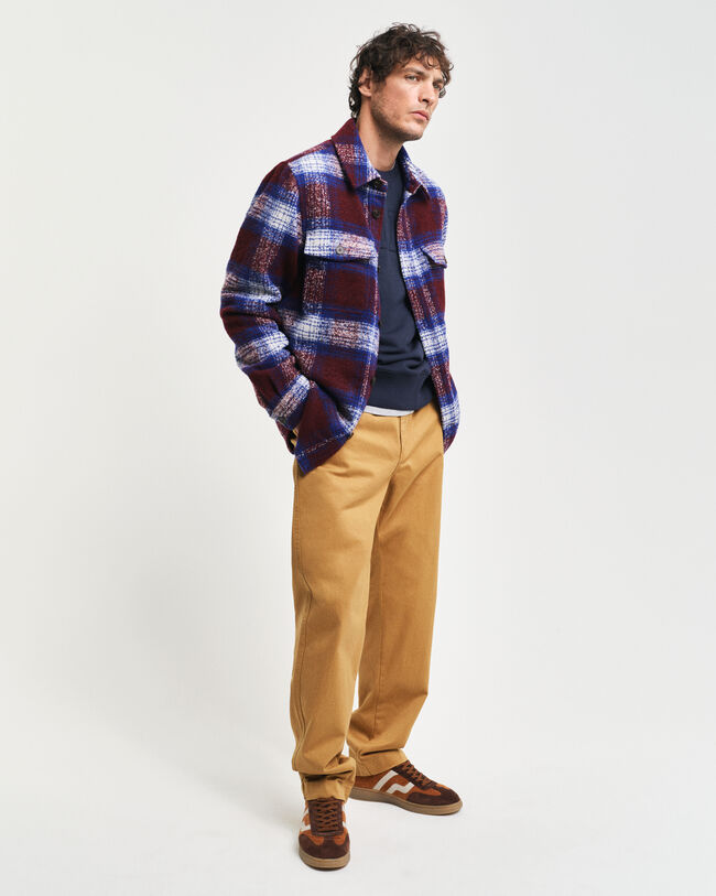 Kohokuviollinen collegepaita, pyöreä pääntie