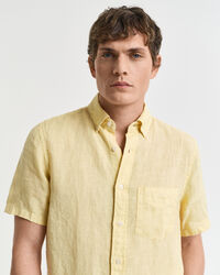 Regular fit ‑mitoitettu valmiina värjätty lyhythihainen pellavapaita